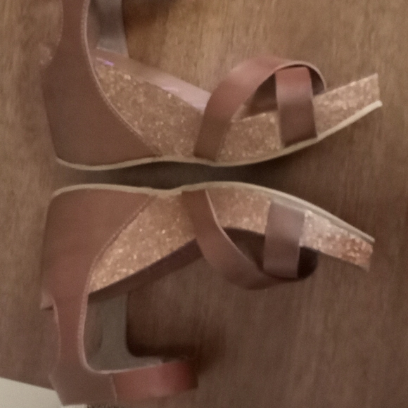 Shoes - Picture 2 of 4